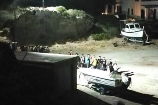 Στη Λέρο οι πρόσφυγες των Κυθήρων-Το Λιμενικό απορρίπτει χωρίς έρευνα τις καταγγελίες για λογοκρισία 