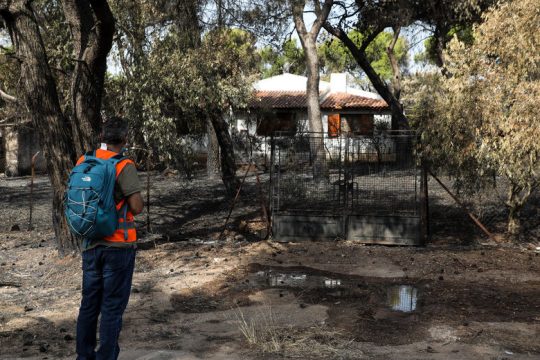 Ακατάλληλα εκατοντάδες κτίρια