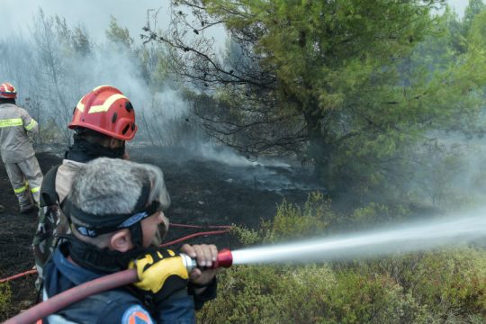 Μάχες χωρίς τέλος με τις φωτιές