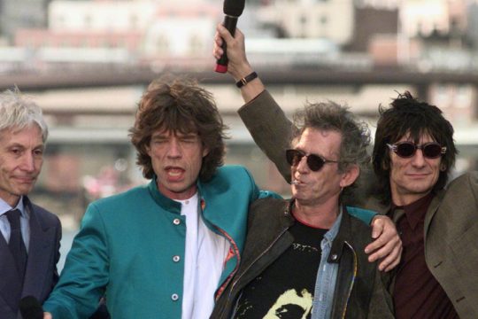 Απεβίωσε ο θρυλικός ντράμερ των Rolling Stones Τσάρλι Γουότς