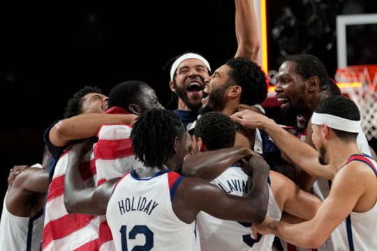 Χρυσή η Team USA στο μπάσκετ μετά από ματς – θρίλερ με τη Γαλλία