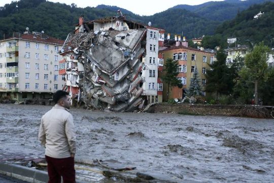 Αυξήθηκαν ραγδαία οι νεκροί από τις σφοδρές πλημμύρες στην Τουρκία