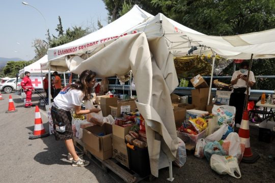 Συγκεντρώνουν τρόφιμα για τους πυρόπληκτους