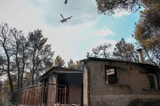 Οριοθετήθηκε έπειτα από πέντε ημέρες η φωτιά στα Βίλια Αττικής