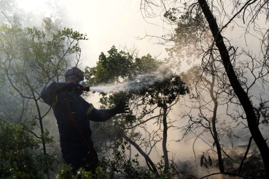 Προσπάθειες να ελεγχθεί το μέτωπο στο Καντήλι