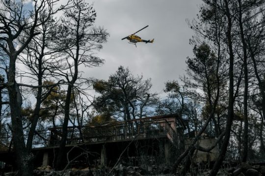 Βίλια: Έκτη ημέρα επιχειρούν για την κατάσβεση της πυρκαγιάς