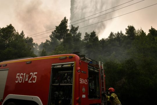 Καίγονται πάλι τα Βίλια