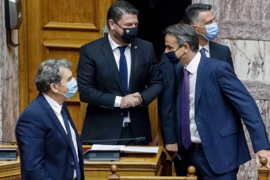 Live η συζήτηση στη Βουλή για τις καταστροφικές πυρκαγιές