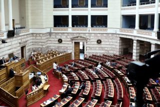 Αντιπαραθέσεις με φόντο την καμένη γη στη Βουλή
