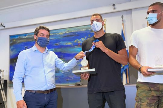 Ο Δήμος Χανίων βράβευσε τους Ολυμπιονίκες της Εθνικής ομάδας πόλο