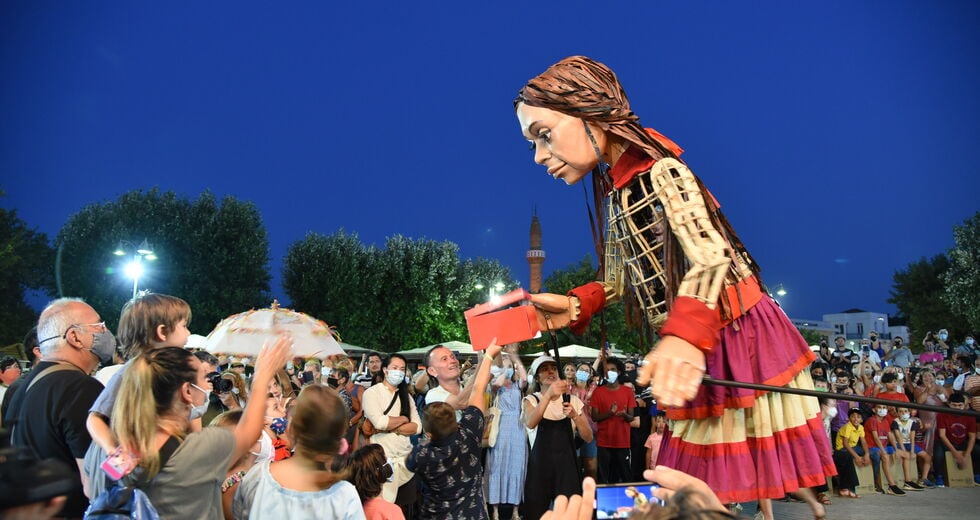 Εθνικιστικός και ξενοφοβικός παροξυσμός στα Μετέωρα για την κούκλα Αμάλ