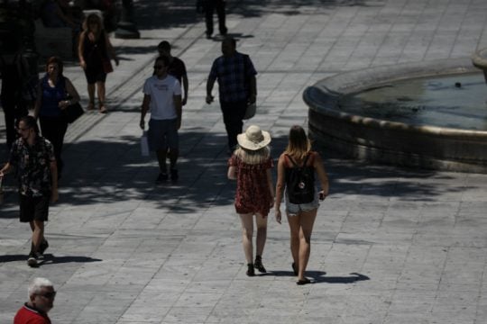 Πολύ υψηλές θερμοκρασίες και τοπικές βροχές στα ορεινά ηπειρωτικά