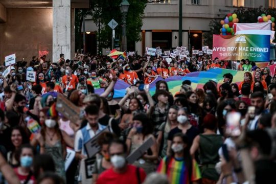 «Σύνθημά μας η αγάπη»: Πολύχρωμο ποτάμι του Pride στην Αθήνα