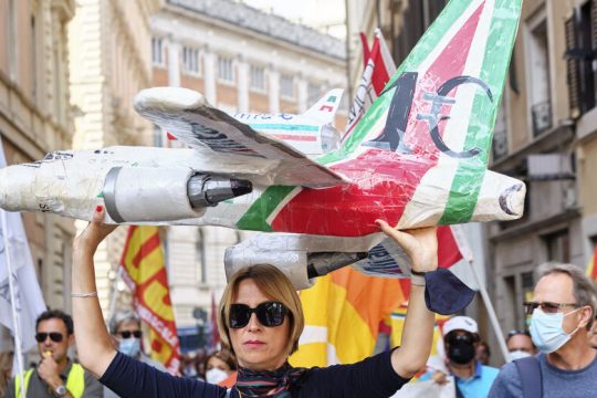 «Πάρτε πίσω 900 εκατ. από την Alitalia»
