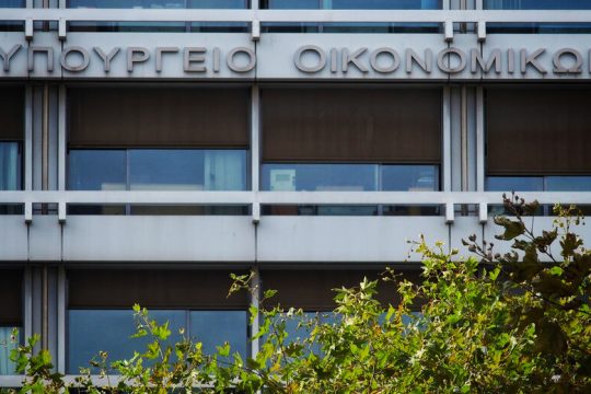 Αποστάσεις Κομισιόν από την κυβερνητική αισιοδοξία για την ανάπτυξη