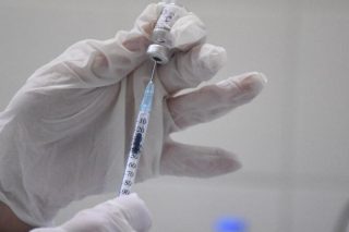 Στο εδώλιο για «μαϊμού» εμβολιασμούς στο ΙΚΑ Αμπελοκήπων