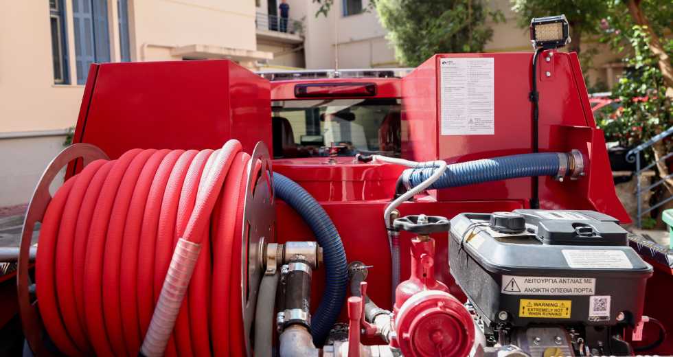Ισχυρή έκρηξη και επτά τραυματίες σε κατοικία στα Καλύβια Αττικής