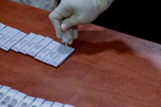 Κρήτη: 98 τα νέα κρούσματα – Οριακές μεταβολές στο ιικό φορτίο