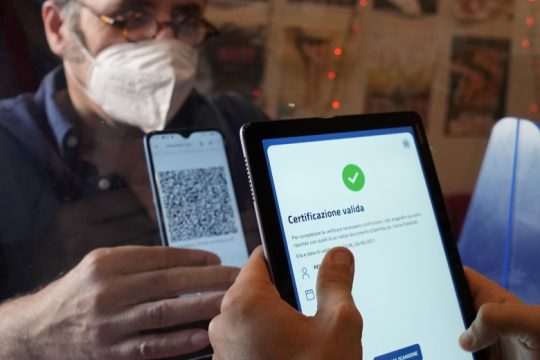 Πράσινο πάσο για όλους, πολιτική ήττα για Σαλβίνι
