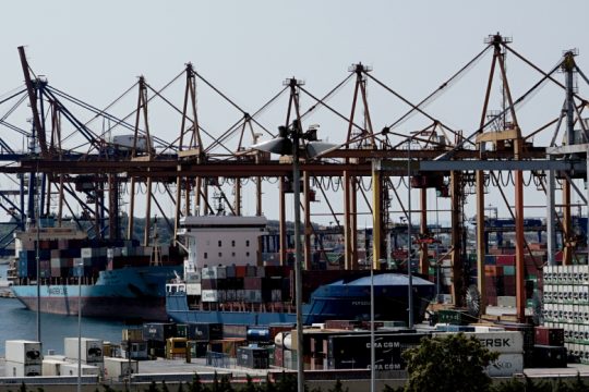 Σύσσωμη η αντιπολίτευση κατά της τροποποιημένης σύμβασης για Cosco