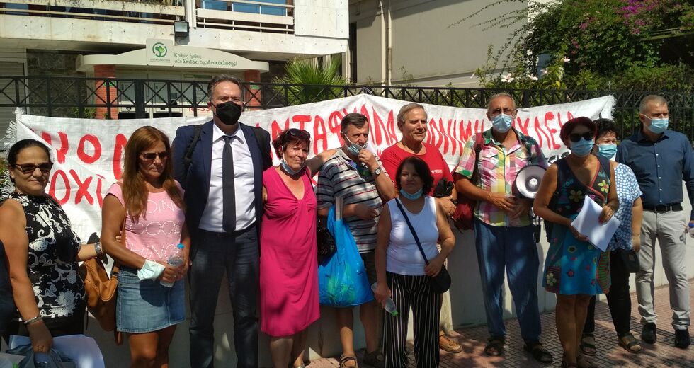 Σκούπα και φαράσι, ρατσισμός και υποκρισία