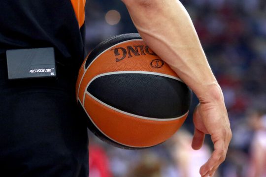 Τζάμπολ με τη «σταχτοπούτα»