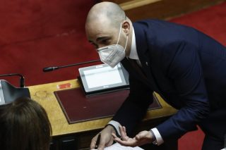 Παραπομπή Μπογδάνου στην επιτροπή δεοντολογίας της Βουλής ζητά ο ΣΥΡΙΖΑ