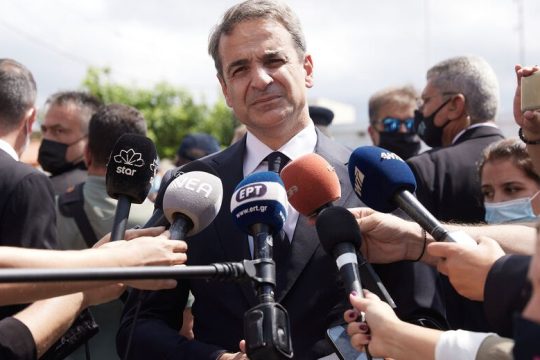 Με καρότο και μαστίγιο ο Μητσοτάκης στη ΔΕΘ