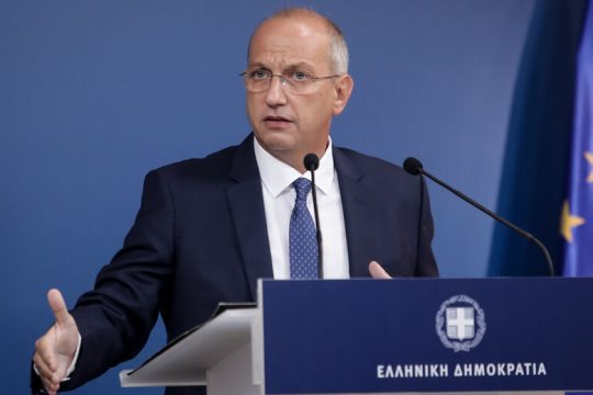 Οικονόμου: Το κράτος θα καλύπτει το 80% της επικείμενης αύξησης ρεύματος