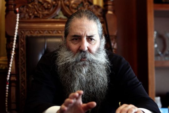 Νίπτει τας χείρας του ο Μητροπολίτης Σεραφείμ για τον «αφορισμό» στον Μίκη