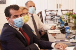 Θ. Πλεύρης: Σαν ασφαλιστική εταιρεία θα λειτουργεί ο ΕΟΠΥΥ