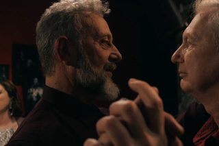 Τραγουδώ αν τραγουδάς…