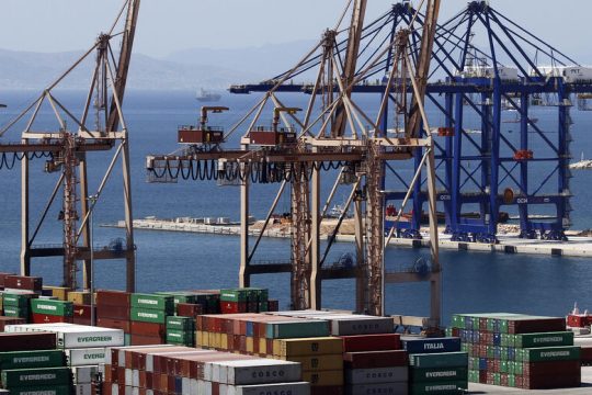 «Τρικυμία» για τη μεταβίβαση του 16% του ΟΛΠ στην Cosco
