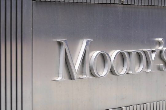 Αναβάθμιση ελληνικών τραπεζών από Moody’s