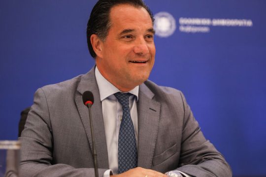Οι ανατιμήσεις οφείλονται στην… εκρηκτική ανάπτυξη κατά τον Άδωνι