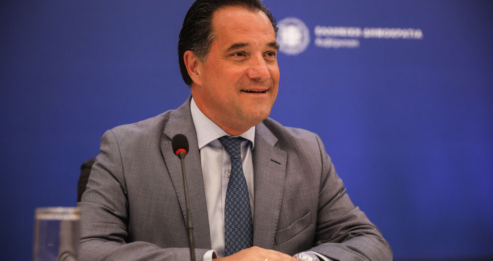 Οι ανατιμήσεις οφείλονται στην… εκρηκτική ανάπτυξη κατά τον Άδωνι