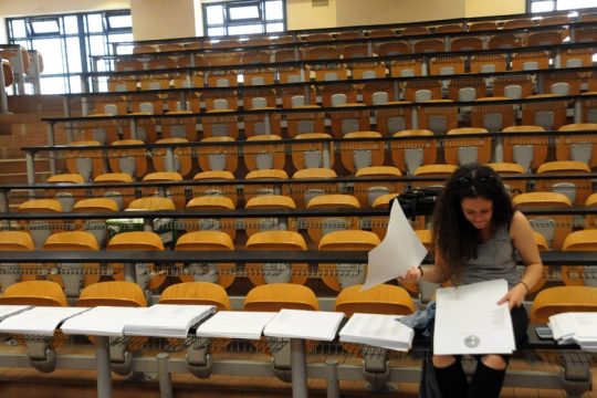 Eπιστροφή στα αμφιθέατρα με «ναι μεν, αλλά»…