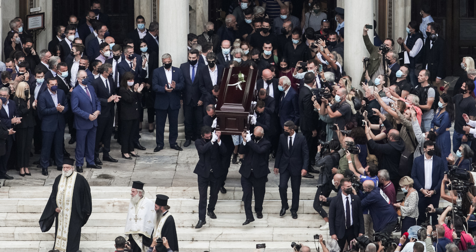 Ξεκίνησε το τελευταίο ταξίδι του Μίκη Θεοδωράκη για τον Γαλατά Χανίων
