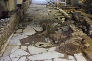 Κάτω από τα αρχαία… υπάρχουν κι άλλα!