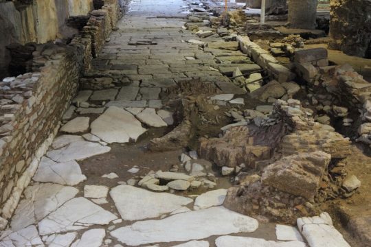 Κάτω από τα αρχαία… υπάρχουν κι άλλα!