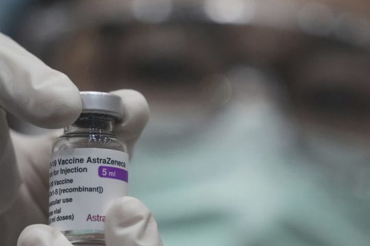 Συμφωνία Κομισιόν με AstraZeneca για τις δόσεις εμβολίων που απομένουν