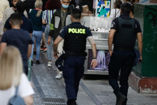 Πρόβλημα οι ανεμβολίαστοι αστυνομικοί, αλλά… θα δούμε