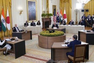 Φιλί ζωής στην Quad από τον Μπάιντεν