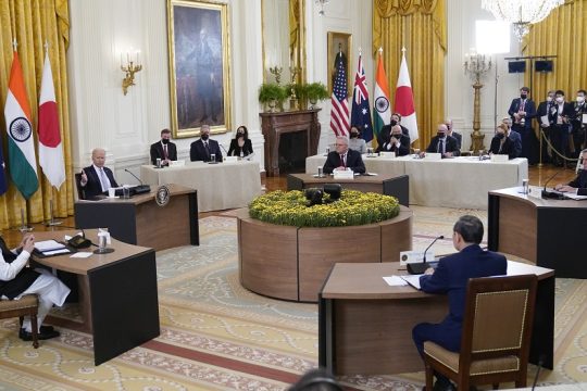 Φιλί ζωής στην Quad από τον Μπάιντεν