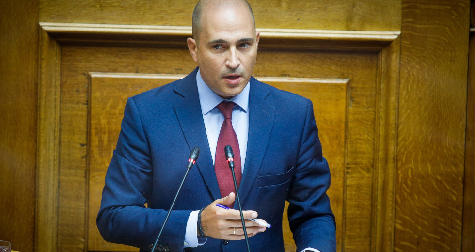 Κυβερνητική «αφωνία» για Μπογδάνο, ενώ οι αντιδράσεις συνεχίζονται