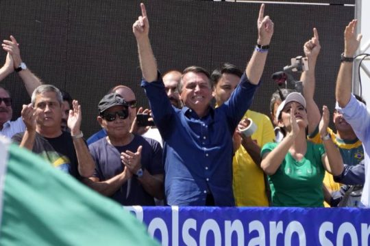 Απειλές Μπολσονάρο κατά του Ανωτάτου Δικαστηρίου, ενώπιον πλήθους οπαδών