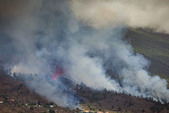 Εξερράγη το ηφαίστειο στα Κανάρια Νησιά