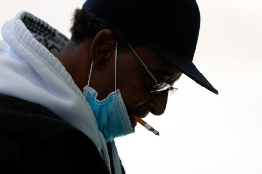 Έρευνα: Aυξημένος κίνδυνος θανάτου ή βαριάς Covid-19 για τους καπνιστές