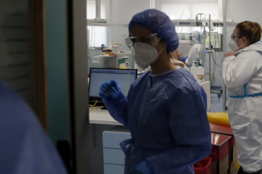 Κρήτη: Μειώθηκαν οι νοσηλείες, 34 ασθενείς νοσηλεύονται στις ΜΕΘ