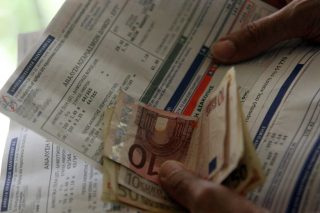 Κυβερνητική «φάρσα» με τις αυξήσεις στο ρεύμα
